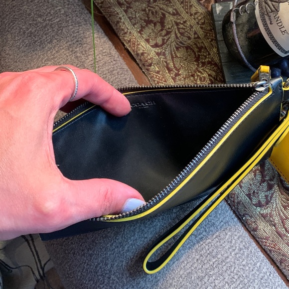 SOLD⛔️Authentic COACH refined calf leather  zip LG wristlet /removable card - Picture 15 of 15